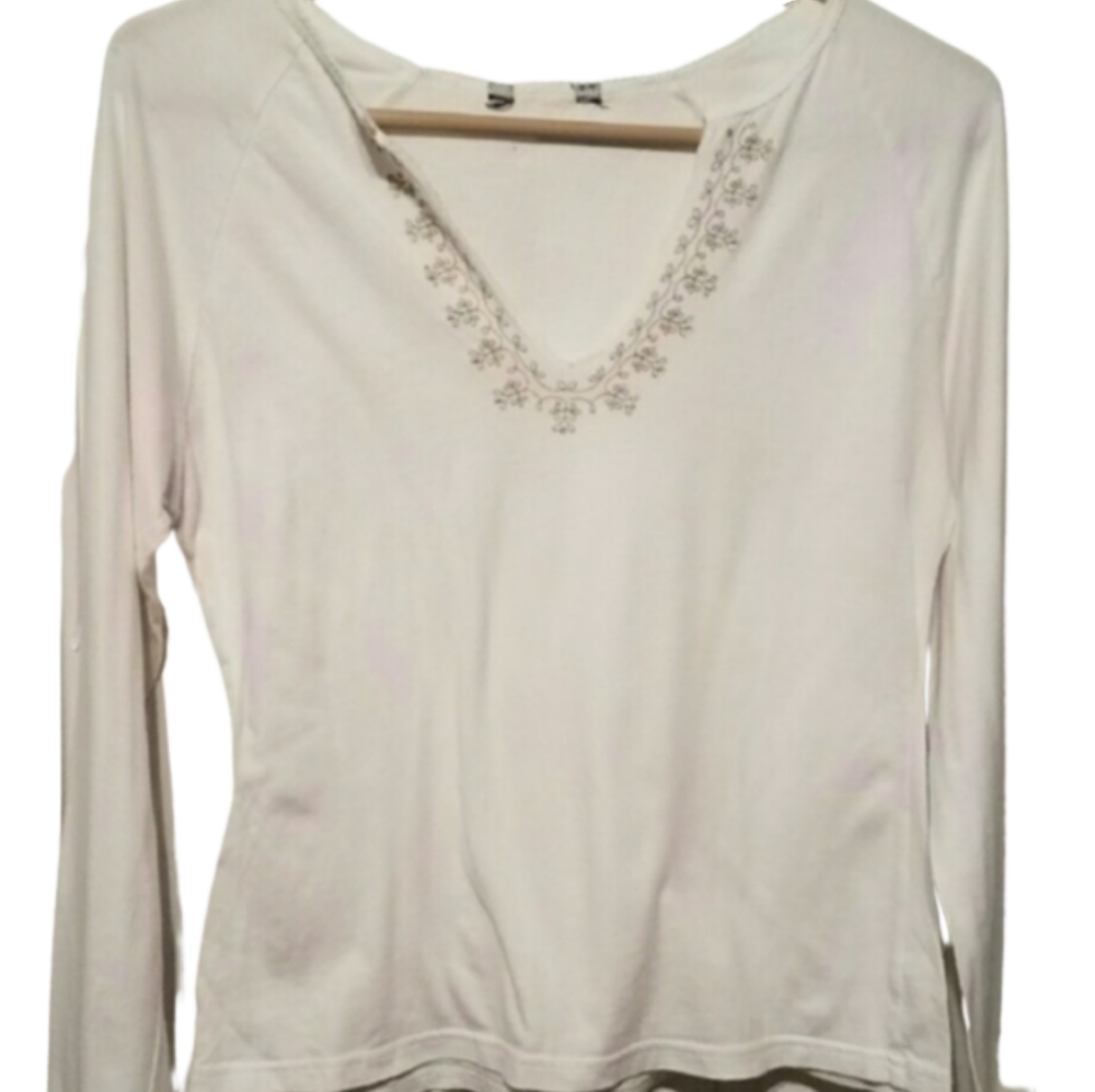 Ab) White Embroidered V-Neck Long Sleeve Top – Size M – Soft & Lightweight